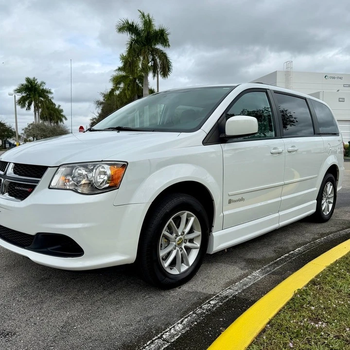 2015 Dodge Caravan - Image 18 of 21