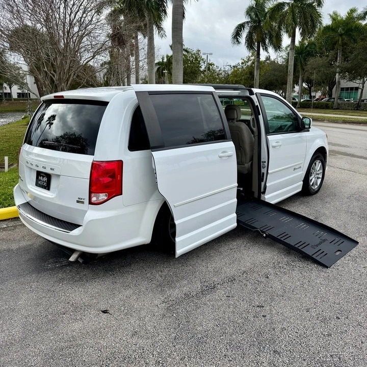 2015 Dodge Caravan - Image 3 of 21