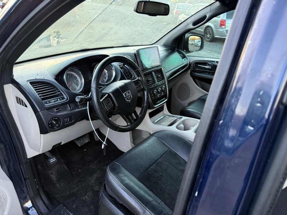2015 Dodge Caravan - Image 10 of 19