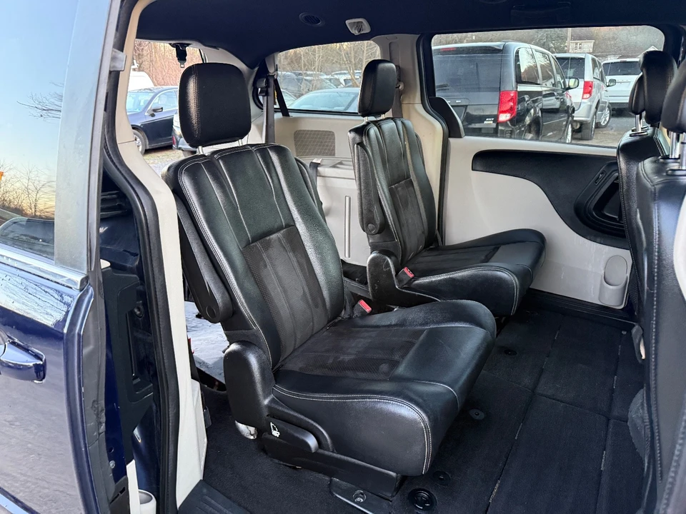 2015 Dodge Caravan - Image 17 of 19