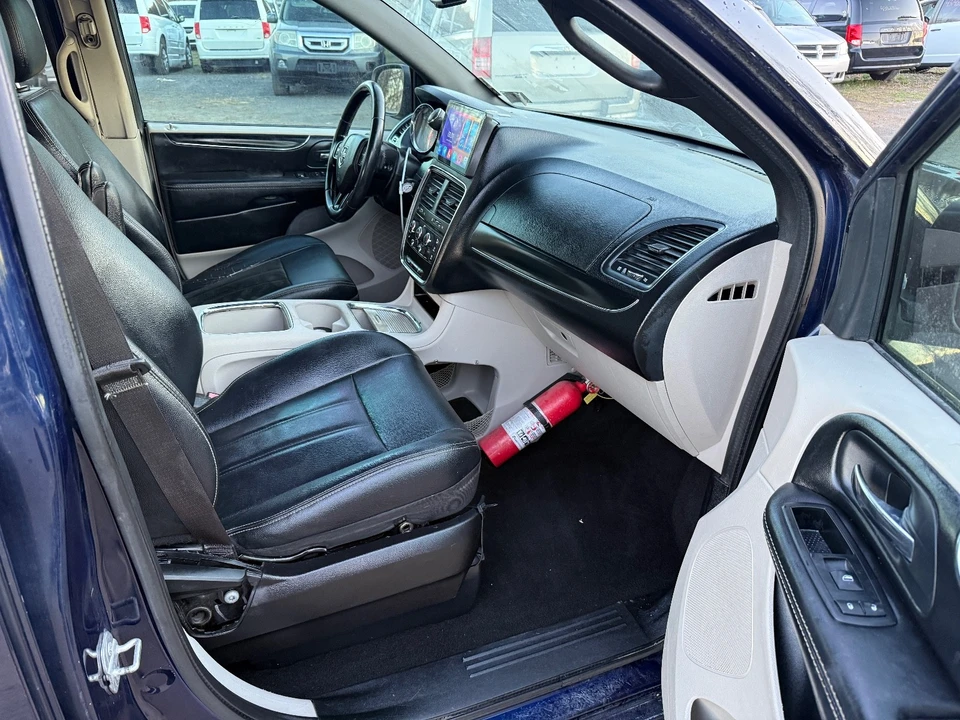 2015 Dodge Caravan - Image 13 of 19