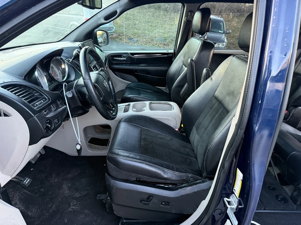 2015 Dodge Caravan - Image 9 of 19