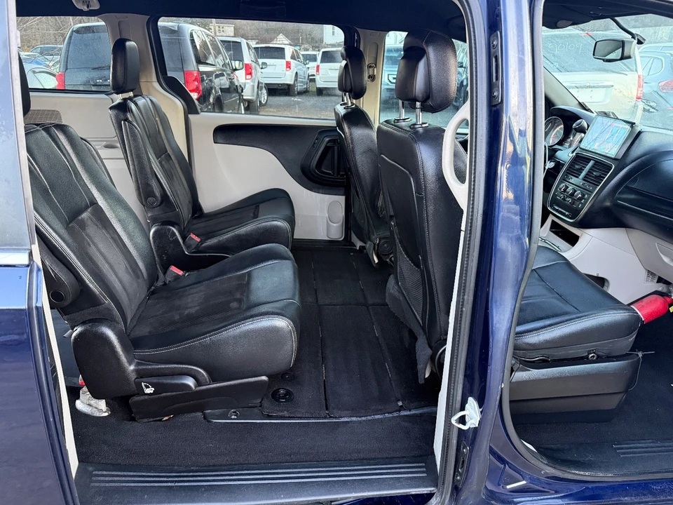 2015 Dodge Caravan - Image 16 of 19