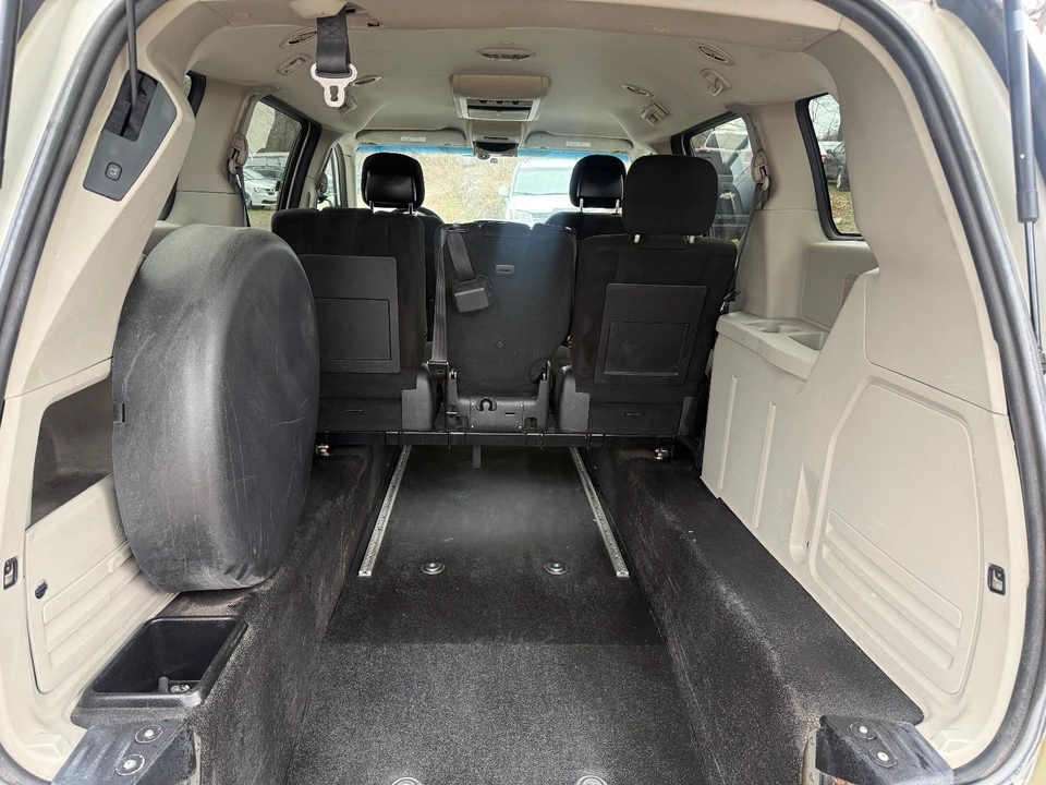 2015 Dodge Caravan - Image 17 of 18