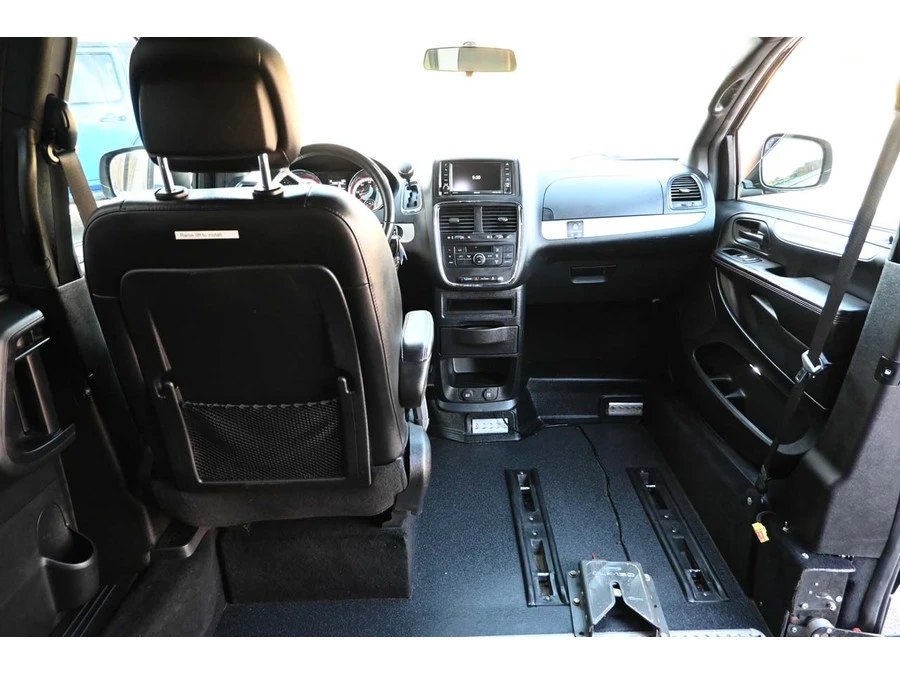2015 Dodge Caravan - Image 18 of 21