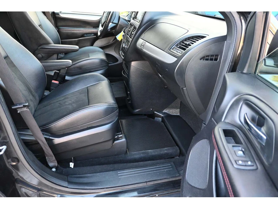 2015 Dodge Caravan - Image 13 of 21