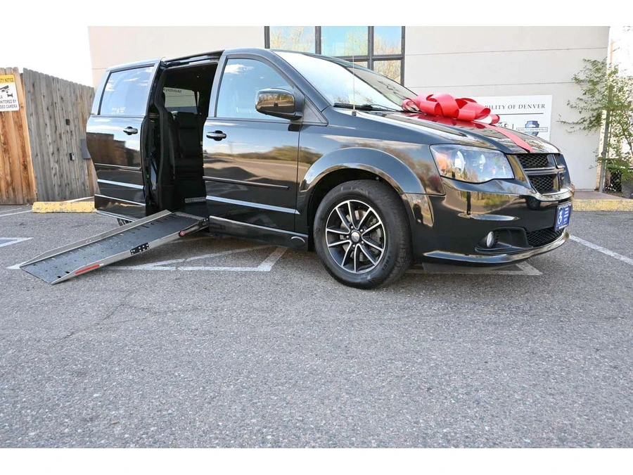 2015 Dodge Caravan - Image 2 of 21