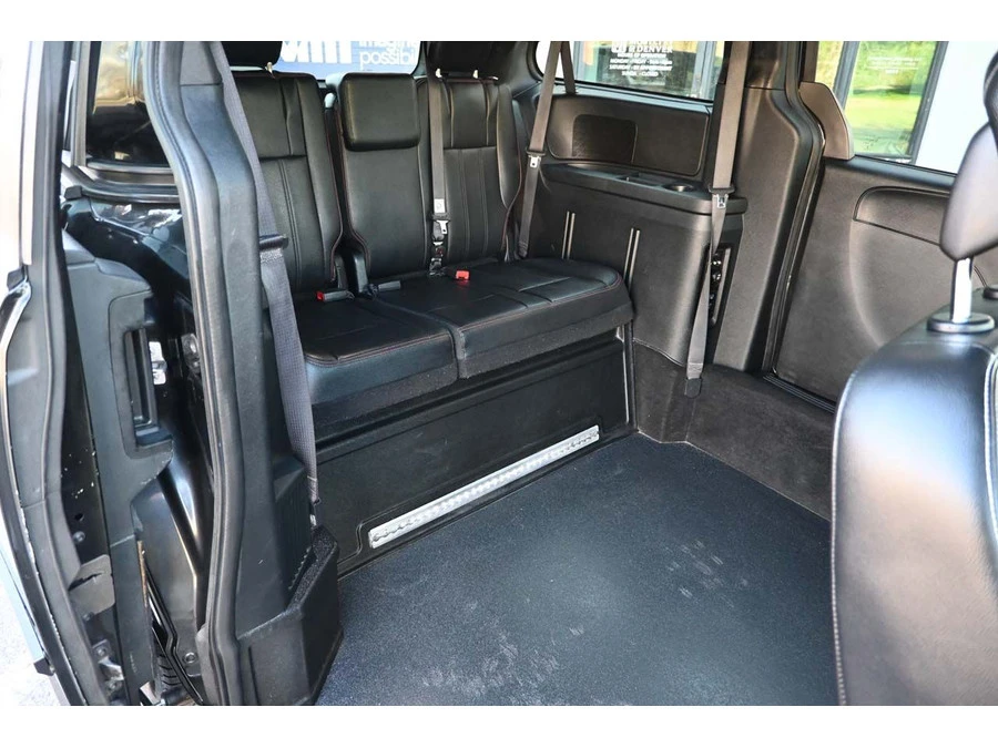 2015 Dodge Caravan - Image 16 of 21