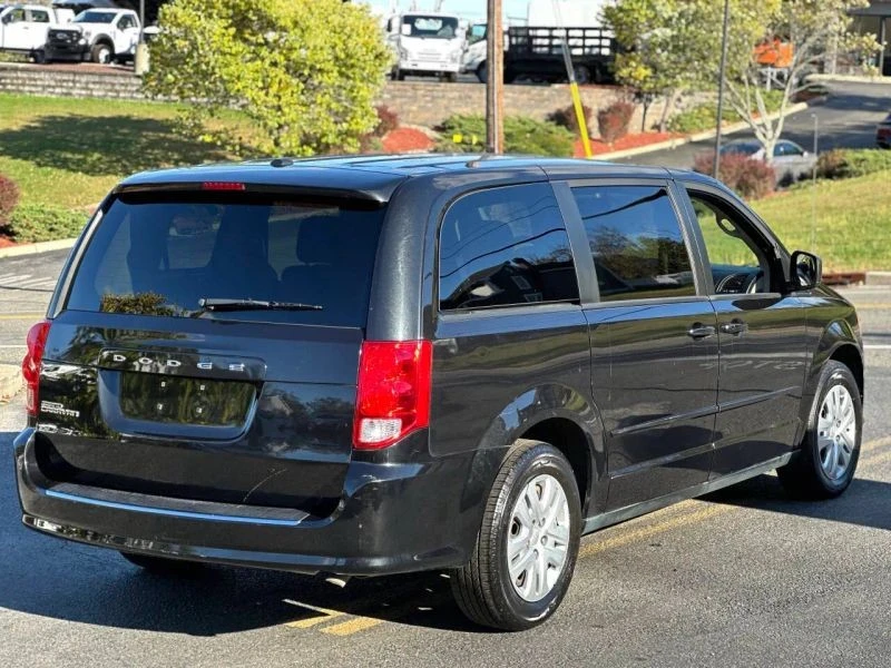 2015 Dodge Caravan - Image 5 of 12