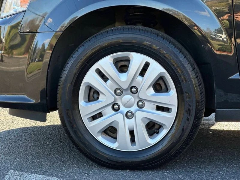 2015 Dodge Caravan - Image 8 of 12