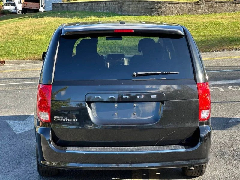 2015 Dodge Caravan - Image 6 of 12