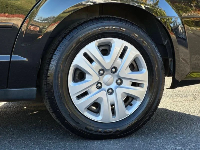 2015 Dodge Caravan - Image 9 of 12
