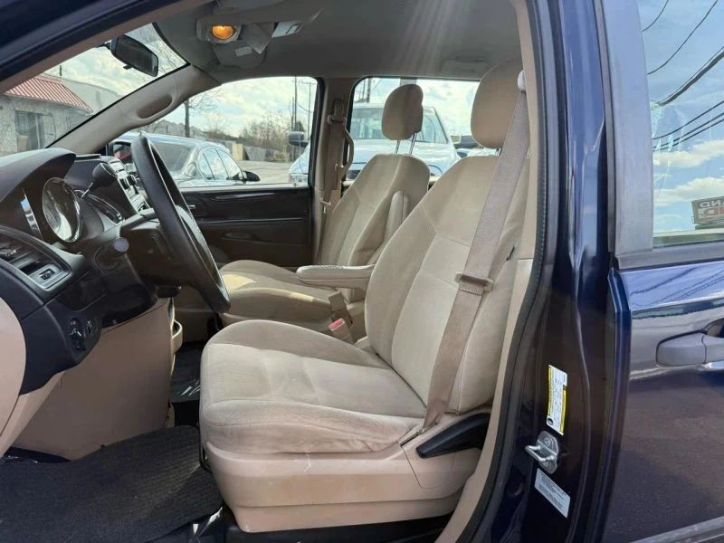 2015 Dodge Caravan - Image 9 of 12