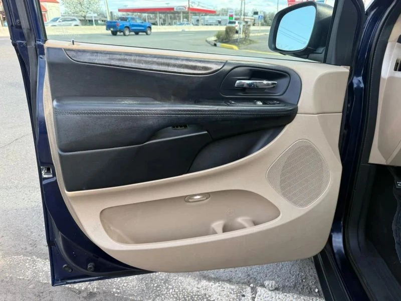2015 Dodge Caravan - Image 11 of 12