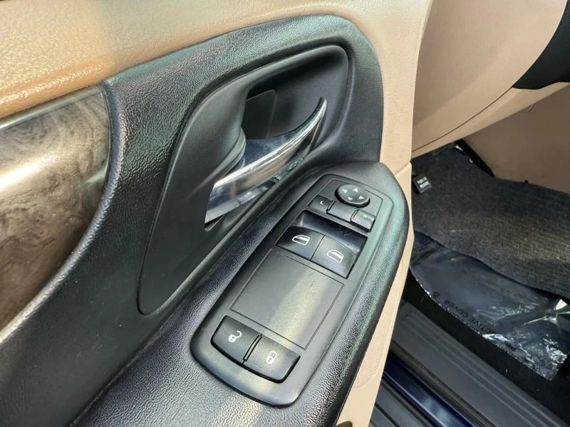 2015 Dodge Caravan - Image 10 of 12