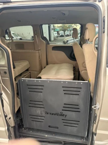 2015 Dodge Caravan - Image 7 of 12