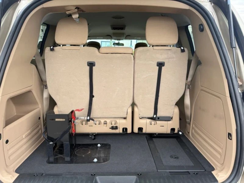 2015 Dodge Caravan - Image 6 of 12