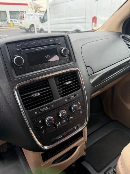 2015 Dodge Caravan - Image 12 of 12