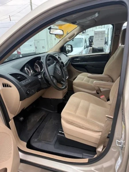 2015 Dodge Caravan - Image 10 of 12