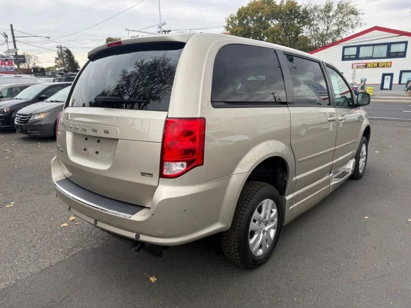 2015 Dodge Caravan - Image 4 of 12