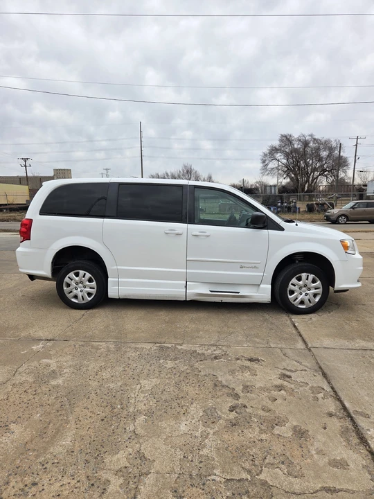 2015 Dodge Caravan - Image 2 of 15