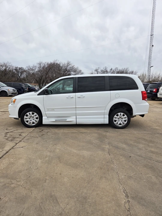 2015 Dodge Caravan - Image 4 of 15