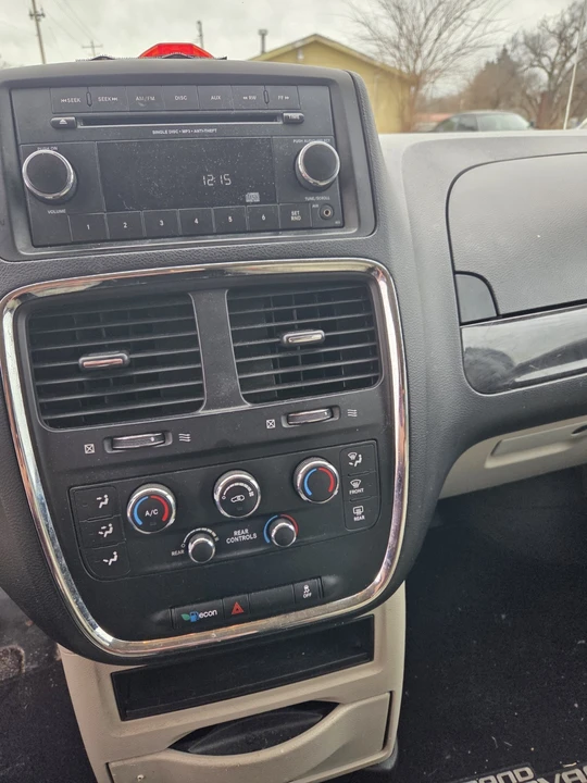 2015 Dodge Caravan - Image 14 of 15
