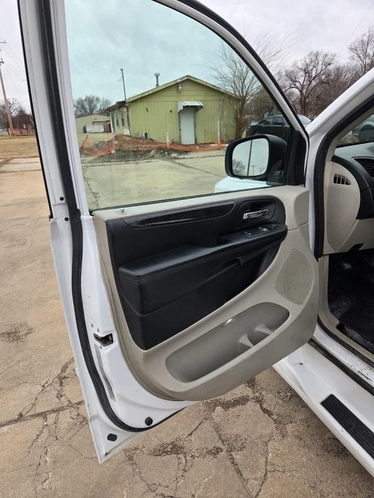 2015 Dodge Caravan - Image 12 of 15