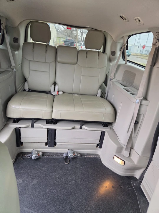 2015 Dodge Caravan - Image 10 of 15