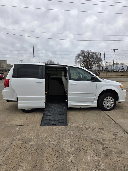 2015 Dodge Caravan - Image 9 of 15