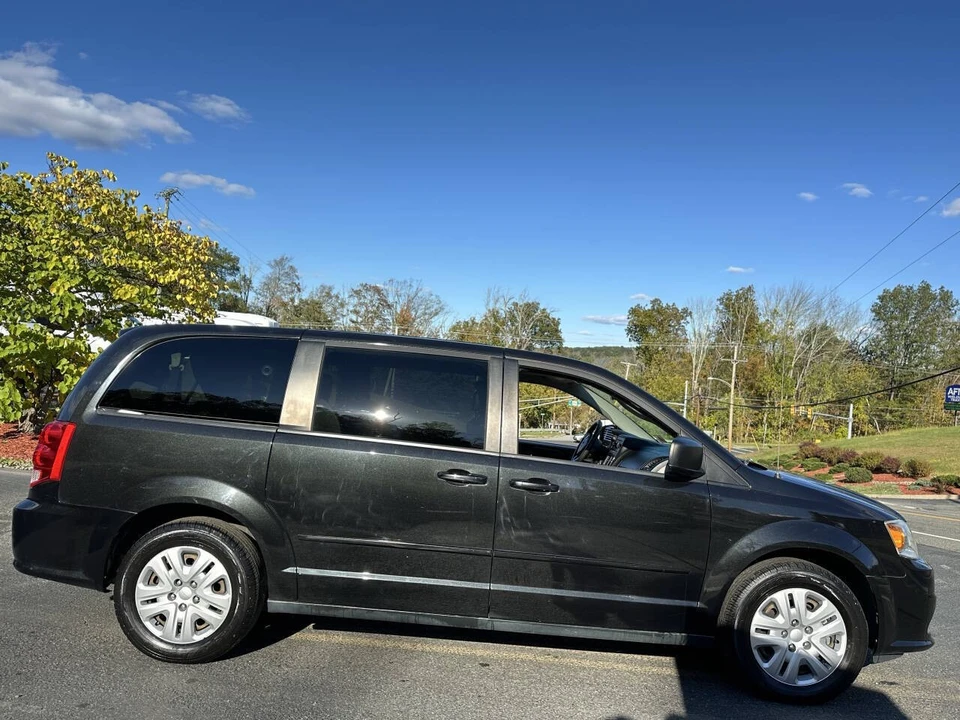 2015 Dodge Caravan - Image 11 of 12