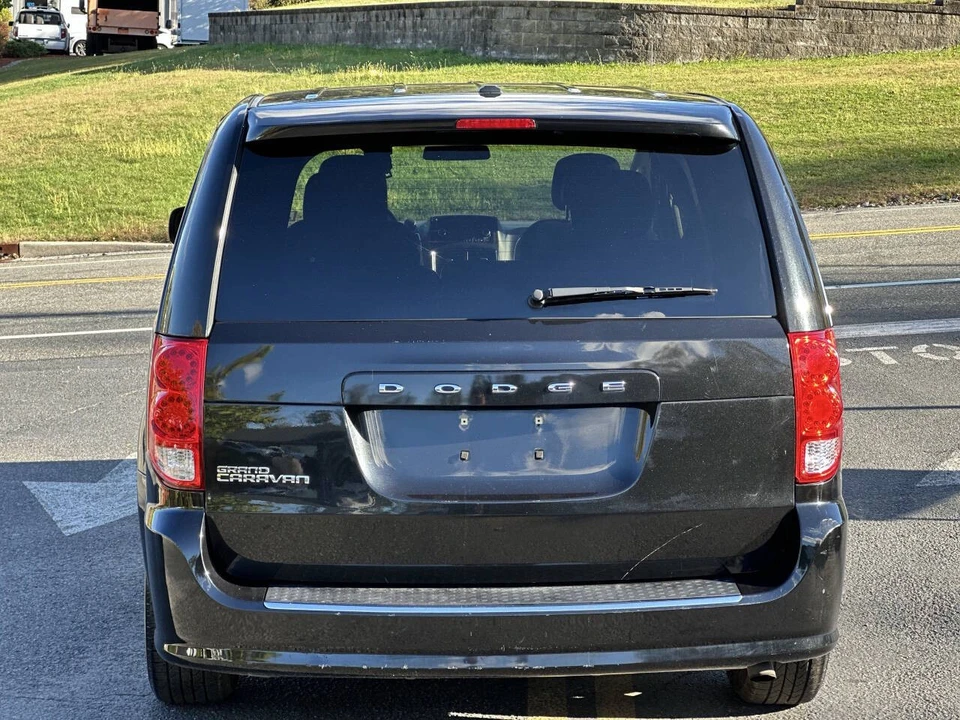 2015 Dodge Caravan - Image 6 of 12