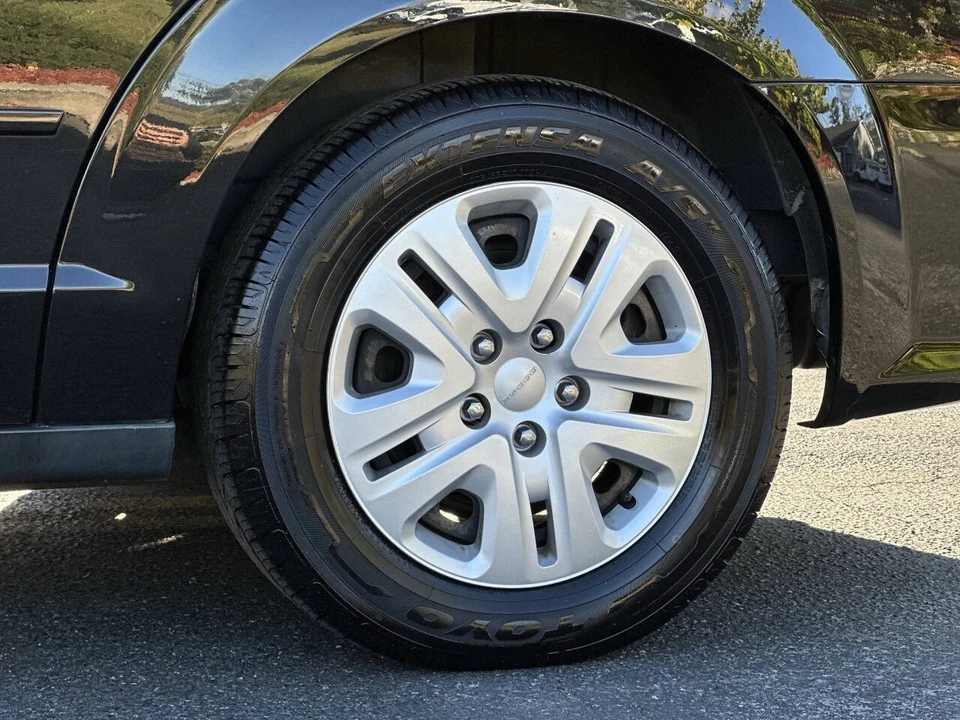 2015 Dodge Caravan - Image 9 of 12