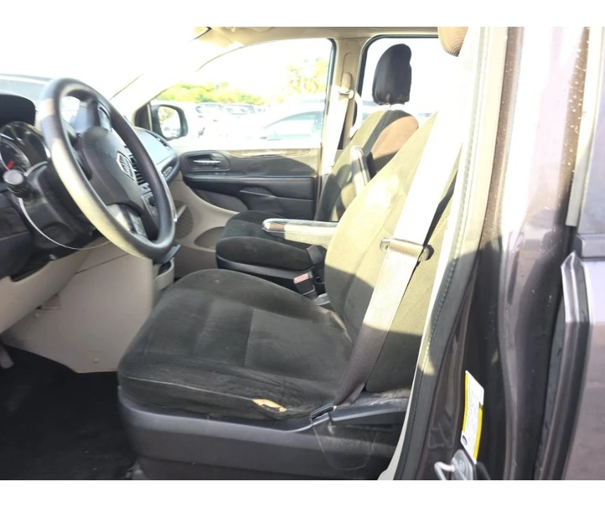 2015 Dodge Caravan - Image 9 of 12