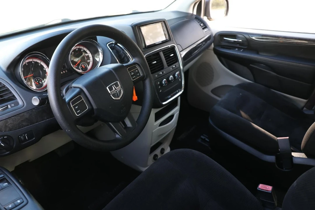2015 Dodge Caravan - Image 4 of 21
