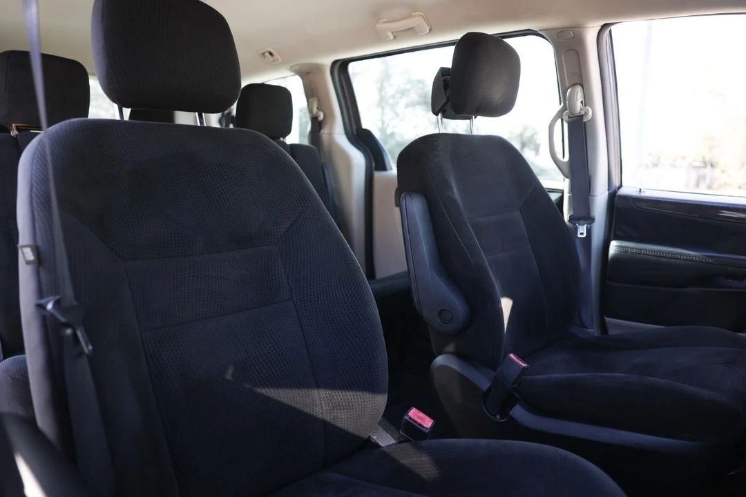 2015 Dodge Caravan - Image 13 of 21