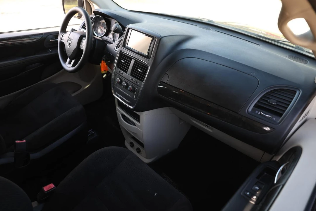 2015 Dodge Caravan - Image 15 of 21