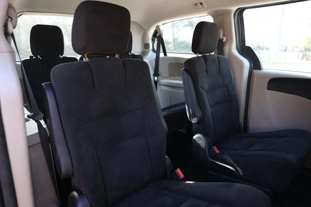 2015 Dodge Caravan - Image 9 of 21
