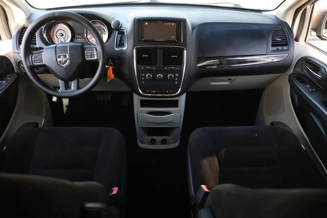 2015 Dodge Caravan - Image 20 of 21