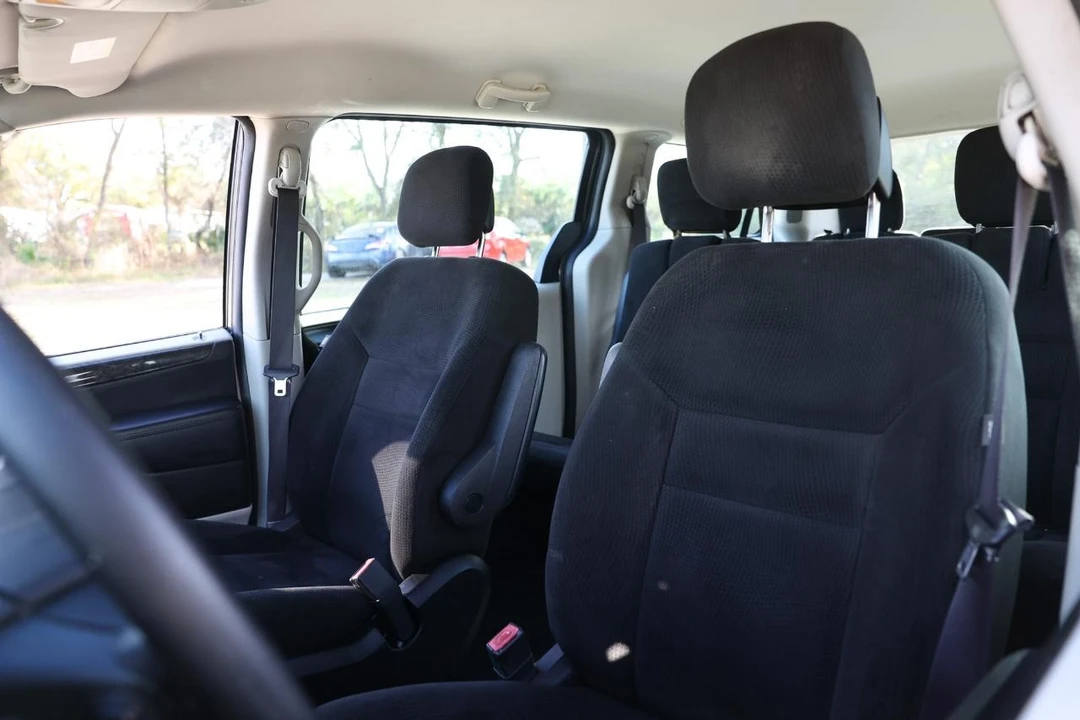 2015 Dodge Caravan - Image 6 of 21