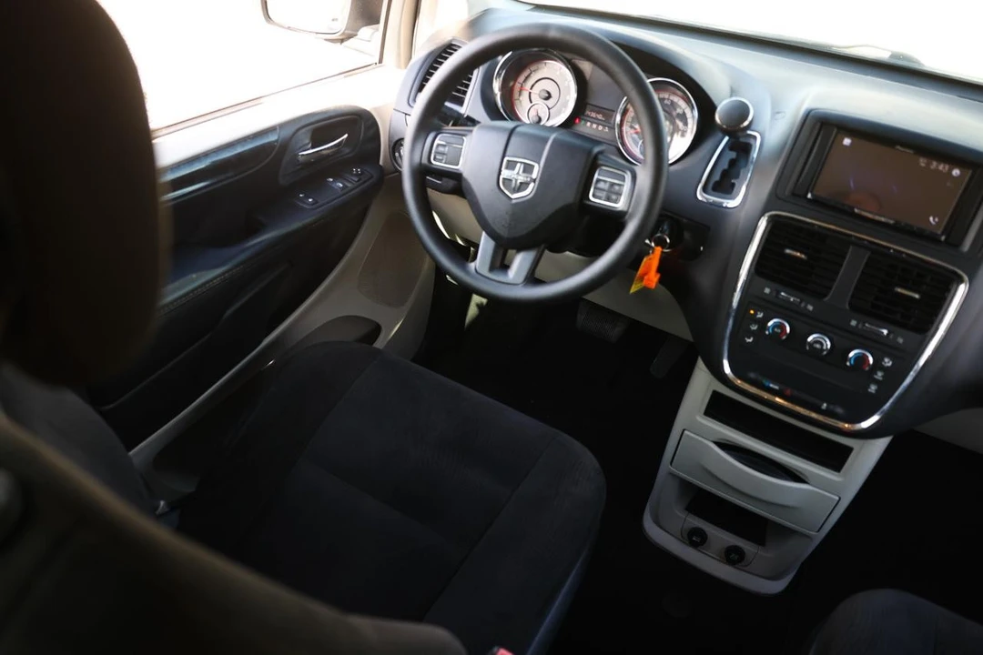 2015 Dodge Caravan - Image 19 of 21