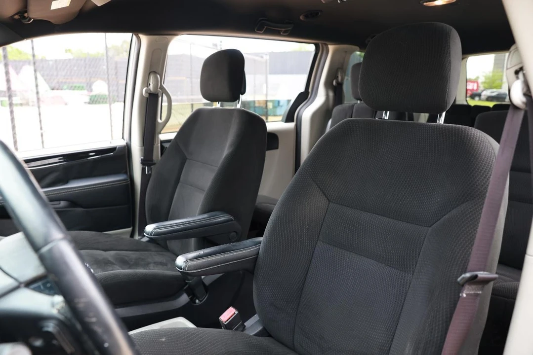 2015 Dodge Caravan - Image 6 of 21