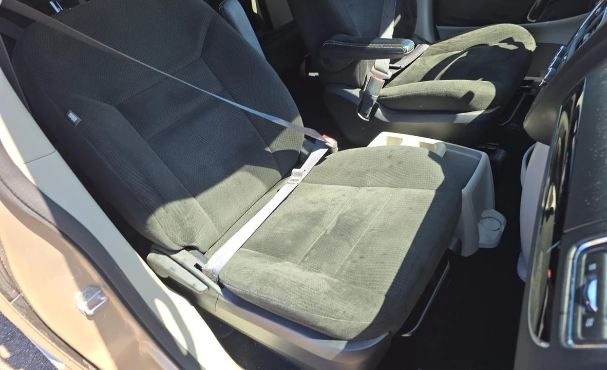 2015 Dodge Caravan - Image 8 of 15