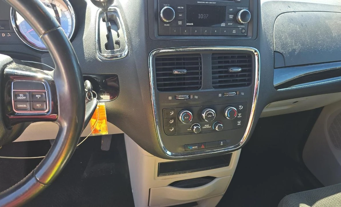 2015 Dodge Caravan - Image 11 of 15