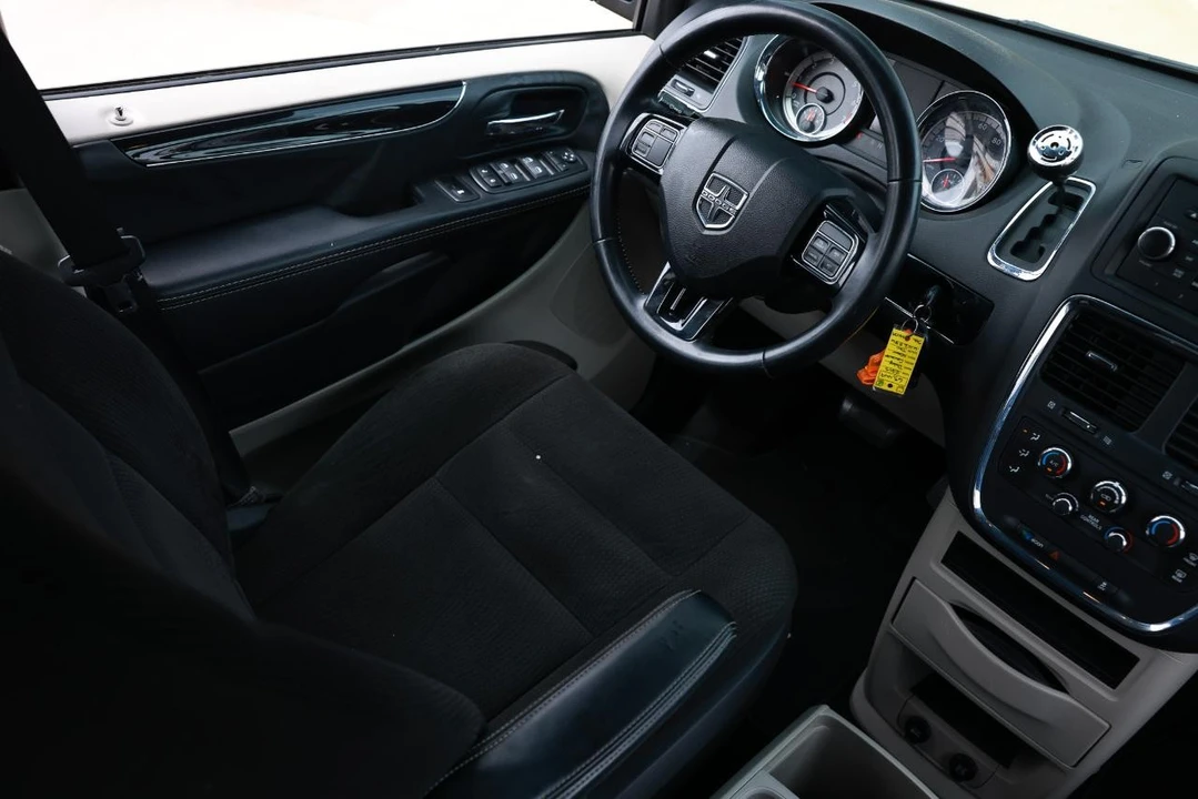 2015 Dodge Caravan - Image 20 of 21