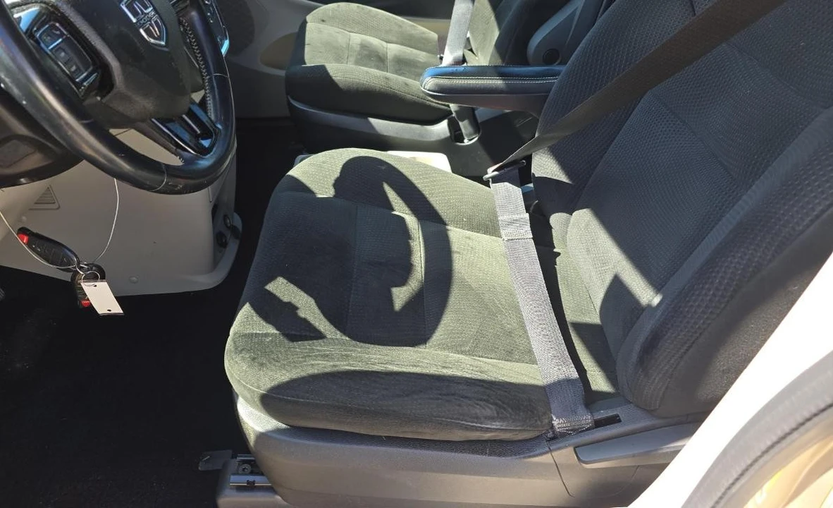 2015 Dodge Caravan - Image 7 of 15