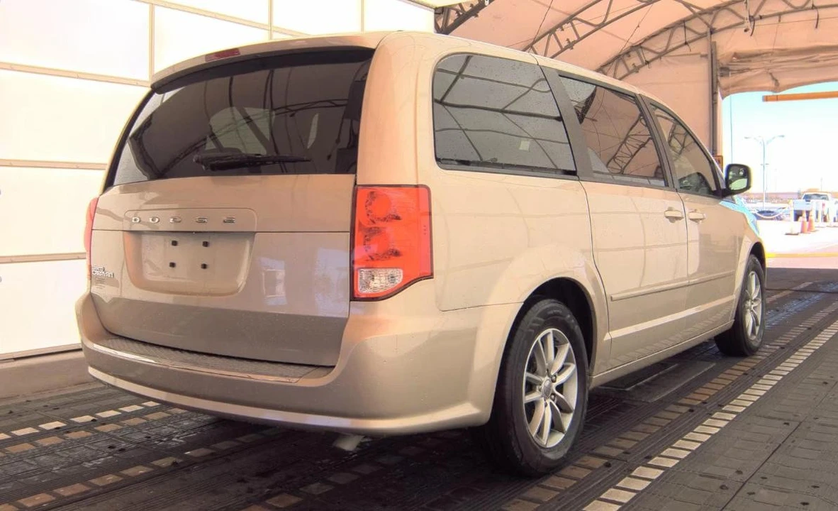 2015 Dodge Caravan - Image 4 of 15