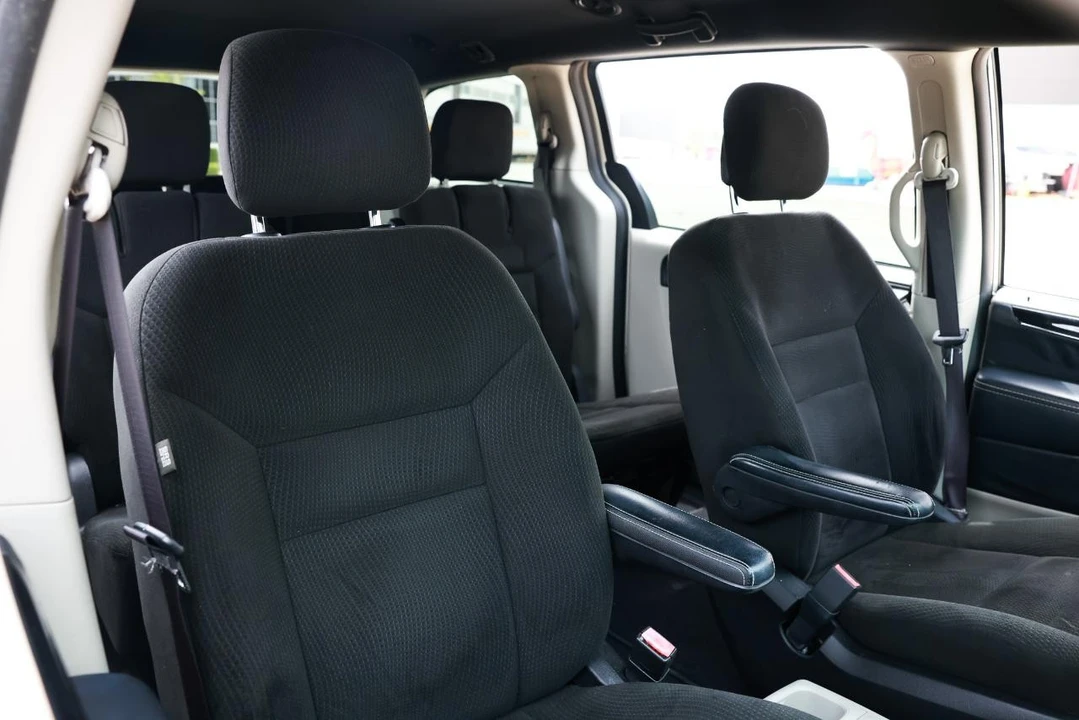 2015 Dodge Caravan - Image 16 of 21