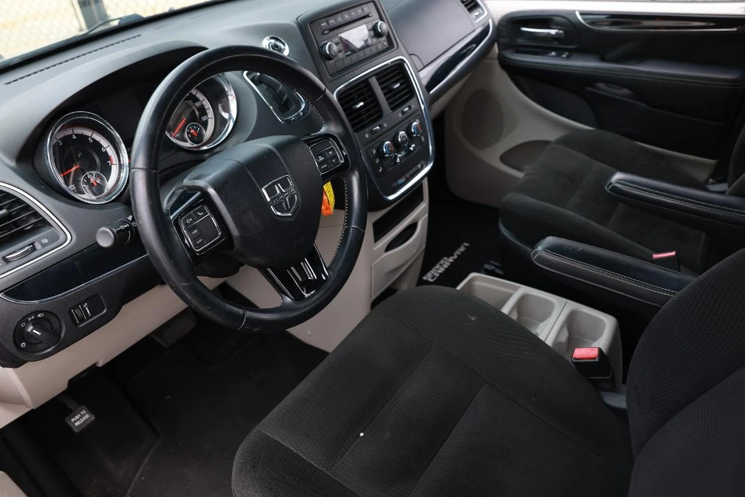 2015 Dodge Caravan - Image 4 of 21
