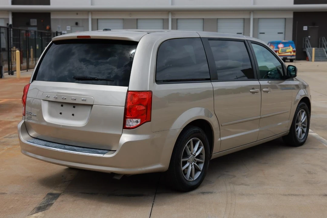 2015 Dodge Caravan - Image 11 of 21